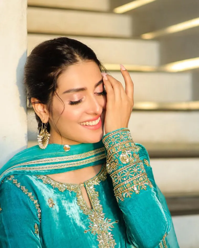 Ayeza Khan Looks Stunning In Teal Velvet Dress [pictures]