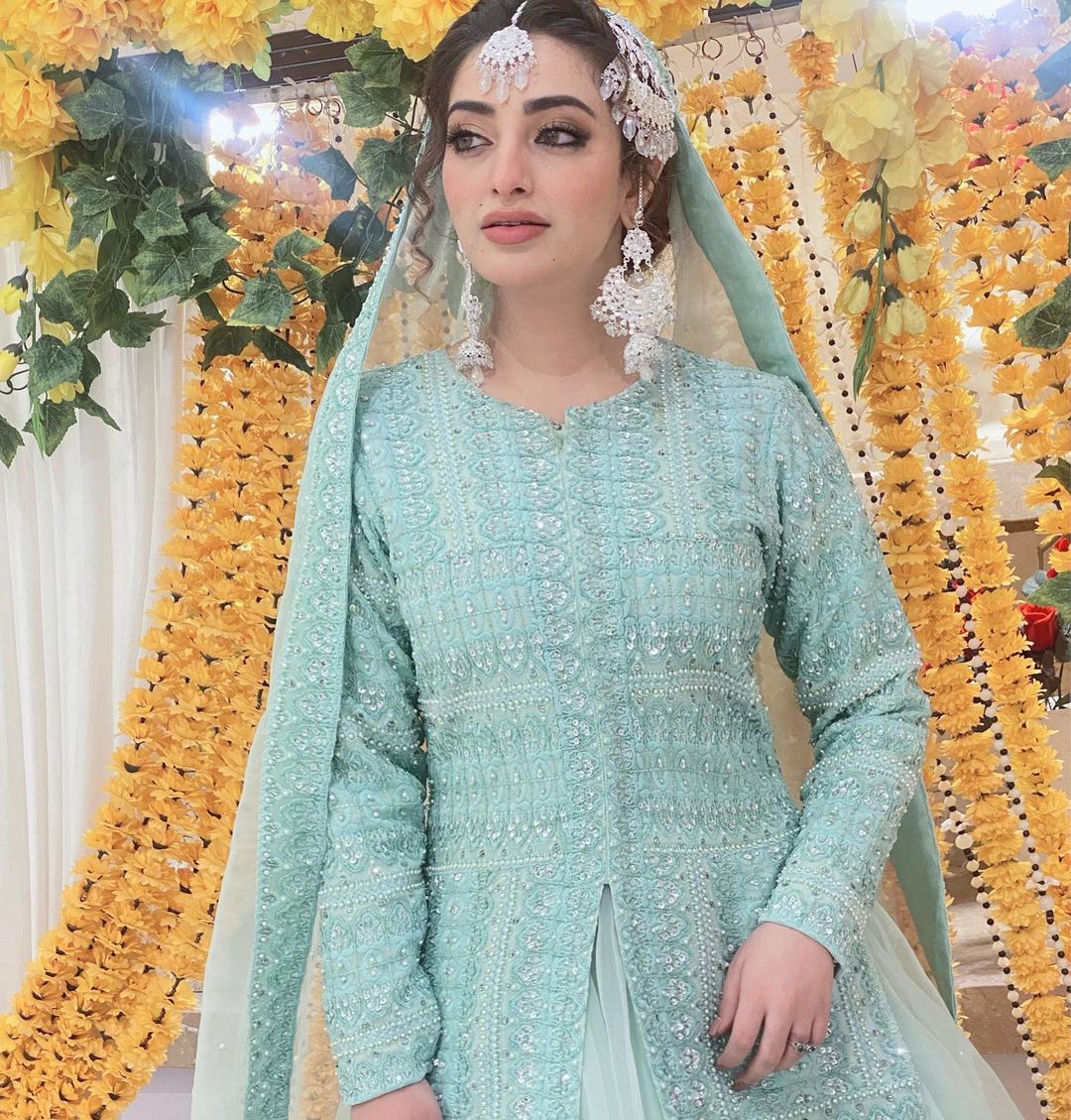 Nawal Saeed Looks Ravishing in Turquoise Blue Outfit (Photos)