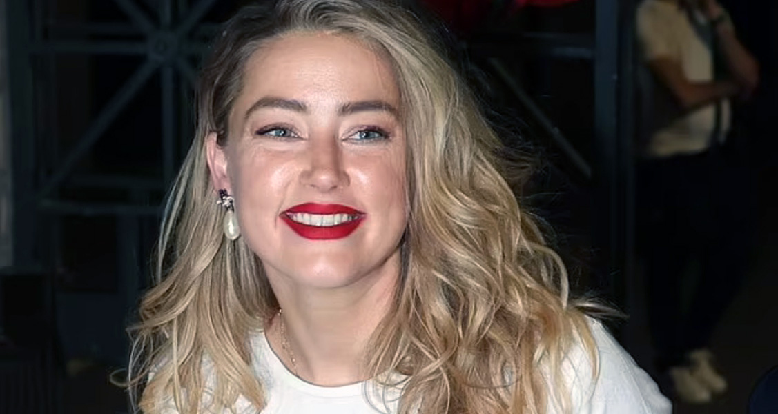 Amber Heard Looks Stunning at Taormina Film Festival (Photos)