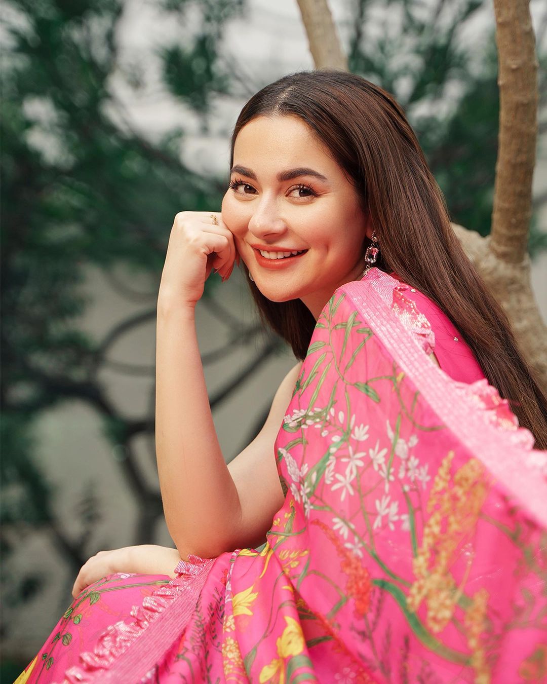 Hania Aamir Enthralls Fans With Fun-Filled Pool Photos