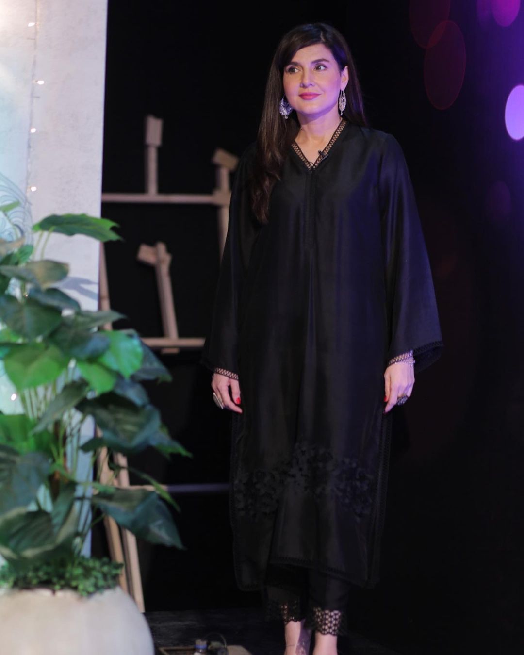 Mahnoor Baloch Stuns Fans With All-Black Outfit (Photos)