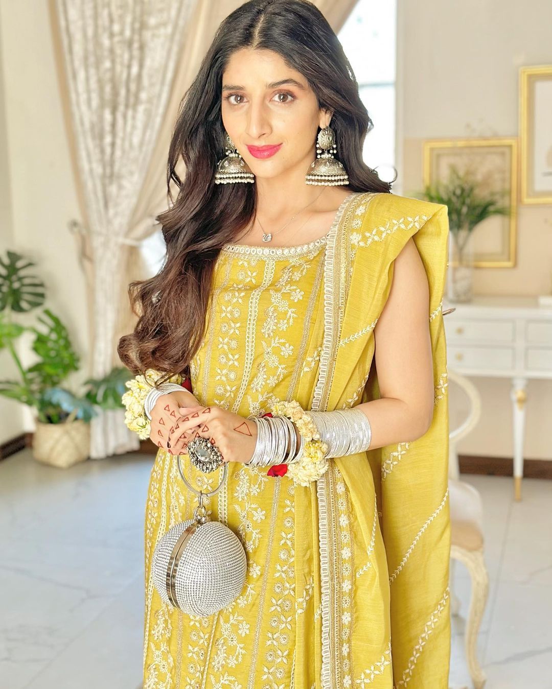 Mawra Hocane Looks Gorgeous in these Floral Garbs by Zaha