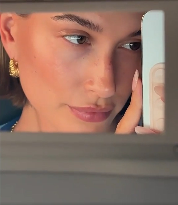 Hailey Bieber